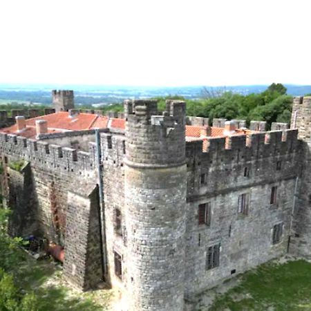 Appartement Spacieux Avec Deux Chambres Au Chateau Valence (Gard) Exterior foto