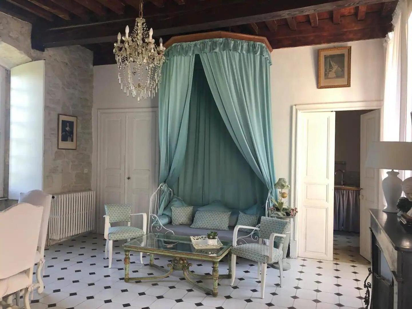 Appartement Spacieux Avec Deux Chambres Au Chateau Valence (Gard) Exterior foto