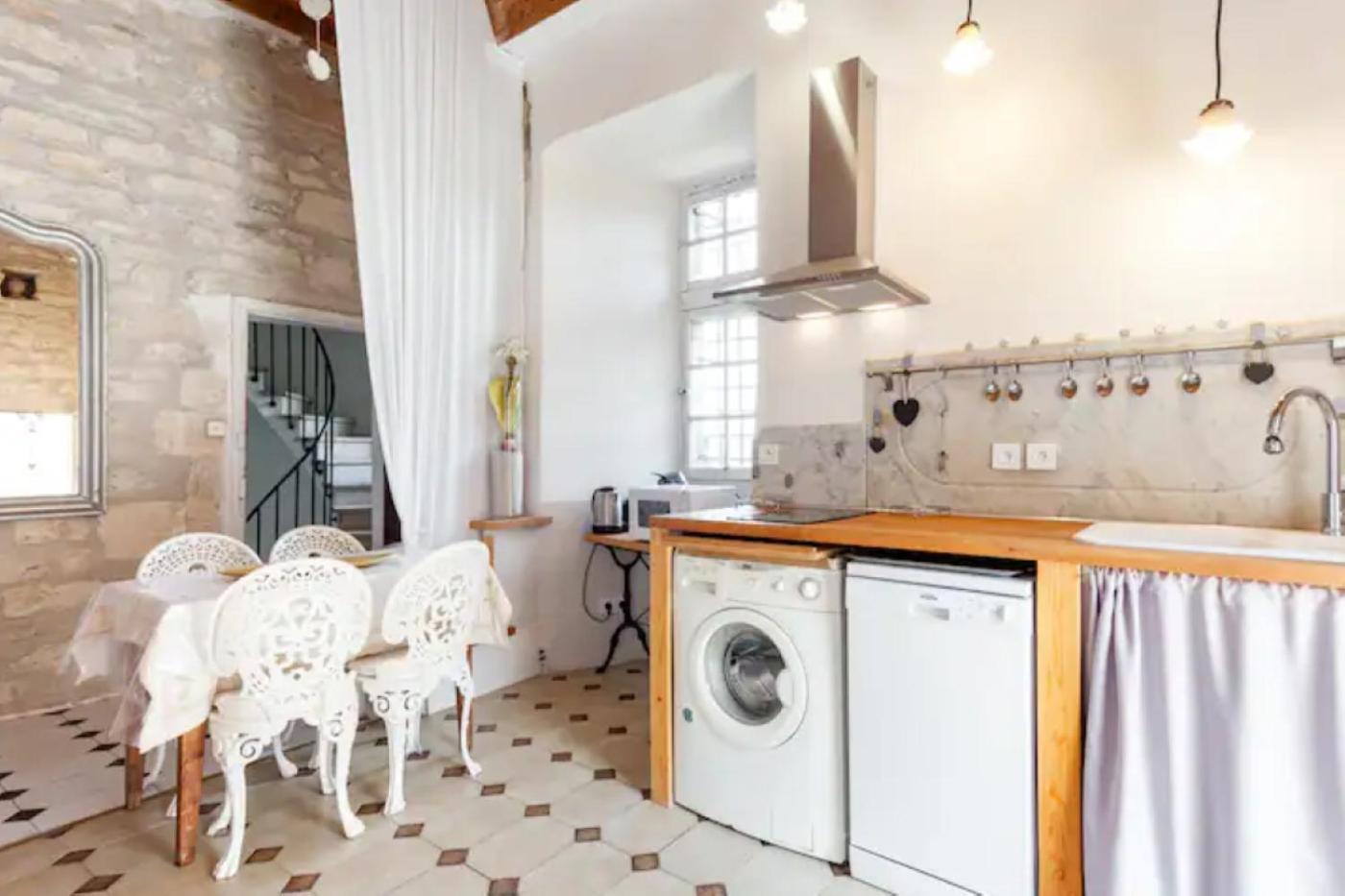 Appartement Spacieux Avec Deux Chambres Au Chateau Valence (Gard) Exterior foto