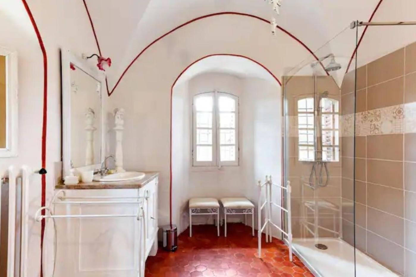 Appartement Spacieux Avec Deux Chambres Au Chateau Valence (Gard) Exterior foto