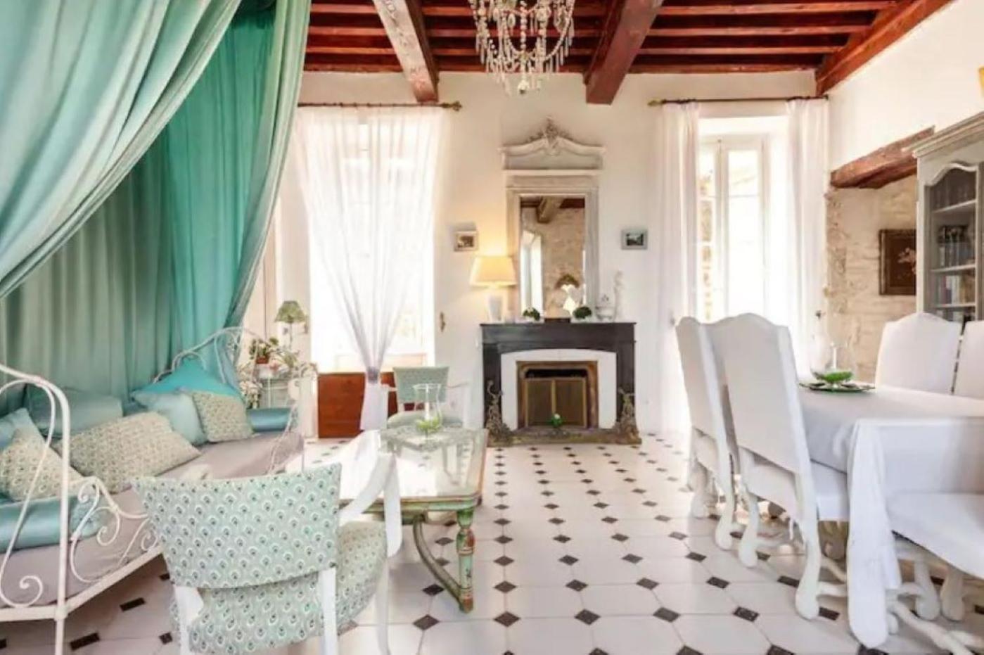 Appartement Spacieux Avec Deux Chambres Au Chateau Valence (Gard) Exterior foto