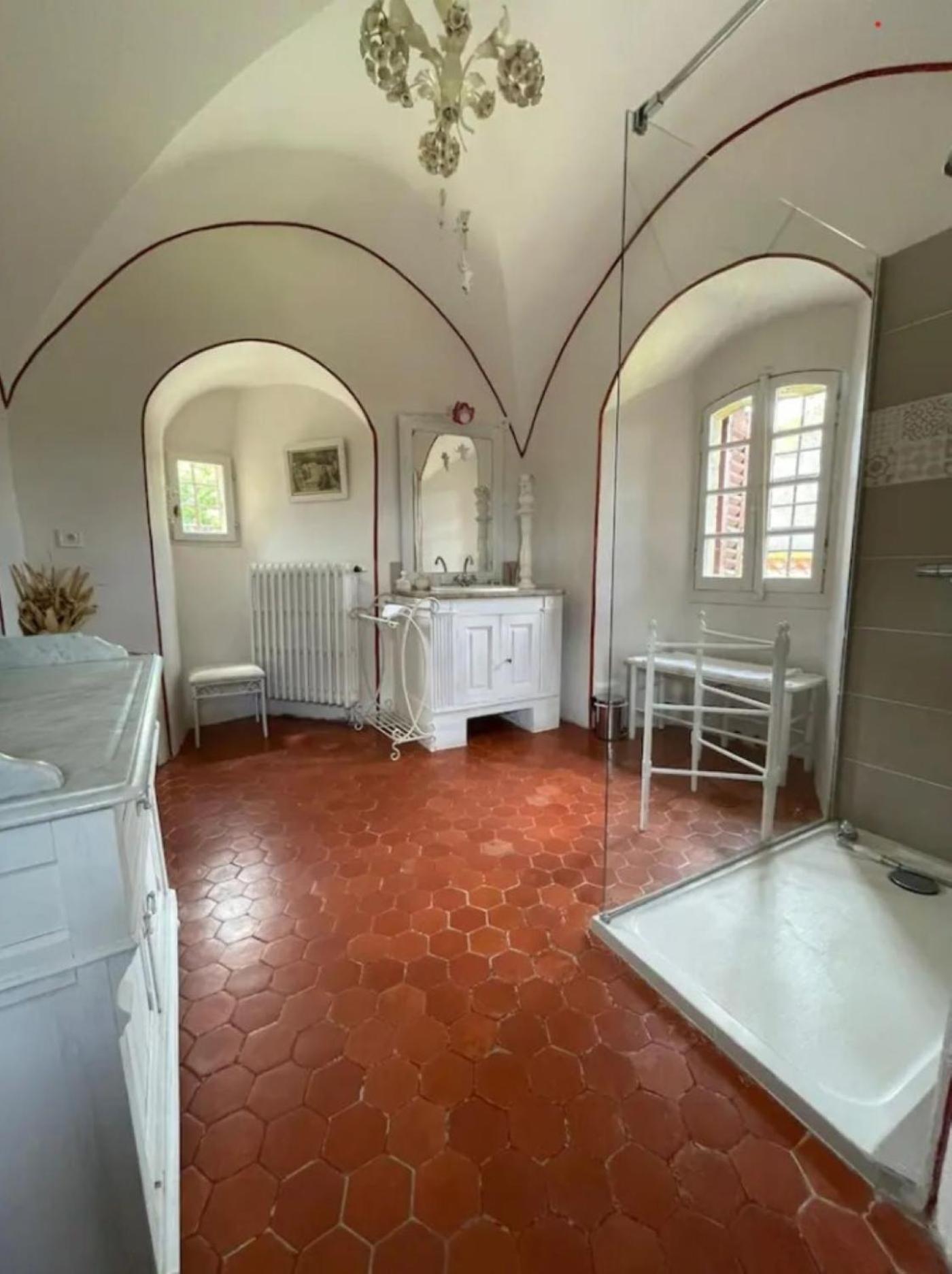 Appartement Spacieux Avec Deux Chambres Au Chateau Valence (Gard) Exterior foto